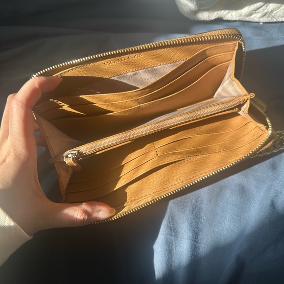 SOLD Michael Kors Long Zip Around Wallet Wristlet - Picture 10 of 17